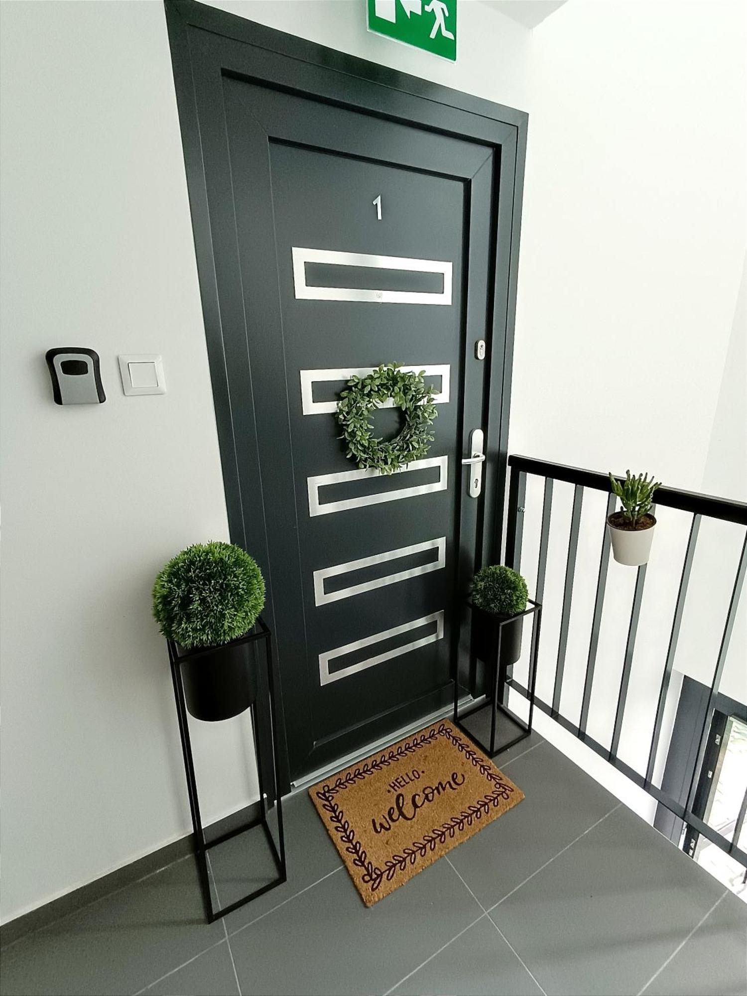 Modern Lux Home Сегед Экстерьер фото